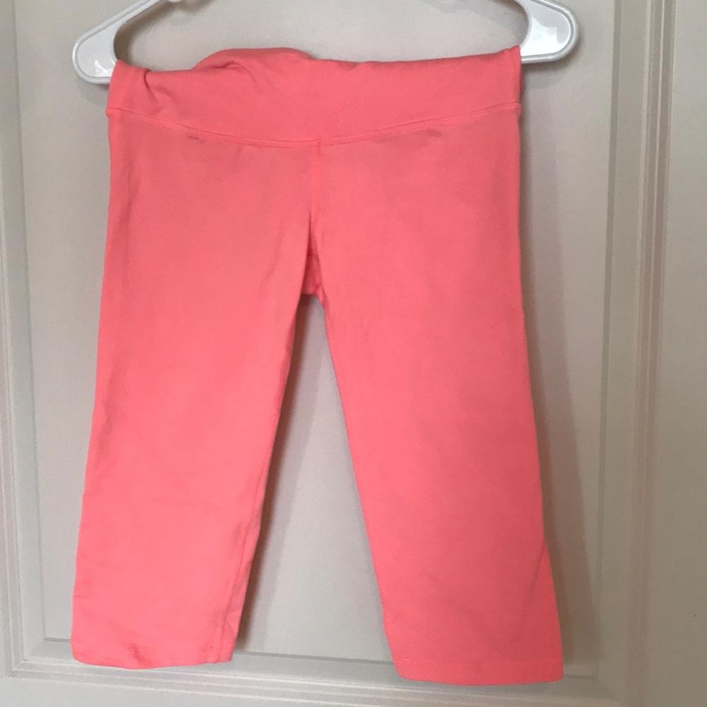 NWOT GapFit Capris Small